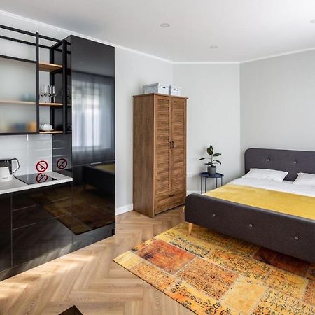 Братів Рогатинців 9/1 Lviv Eksteriør billede